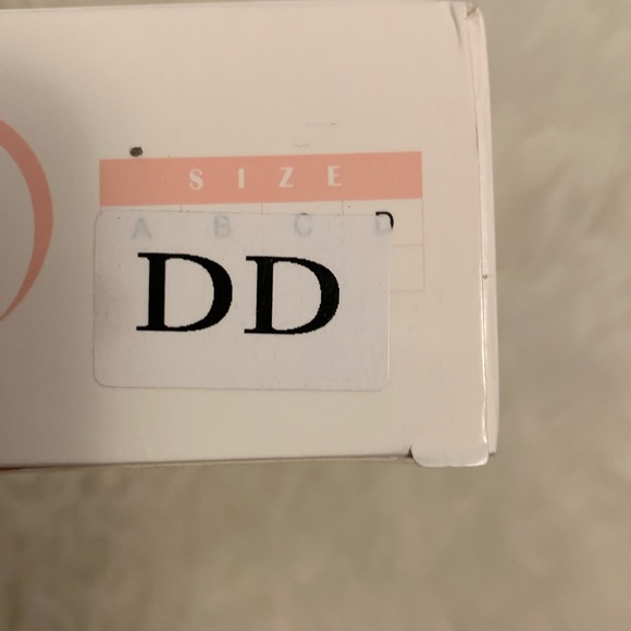 NEW DD - Free Bra Adhesive Invisible Silicone Bra - Picture 4 of 7